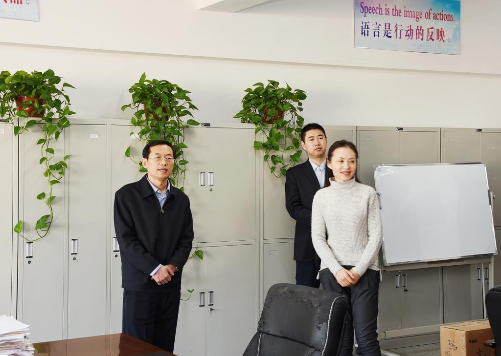 王福学在公共外语教研部检查、慰问