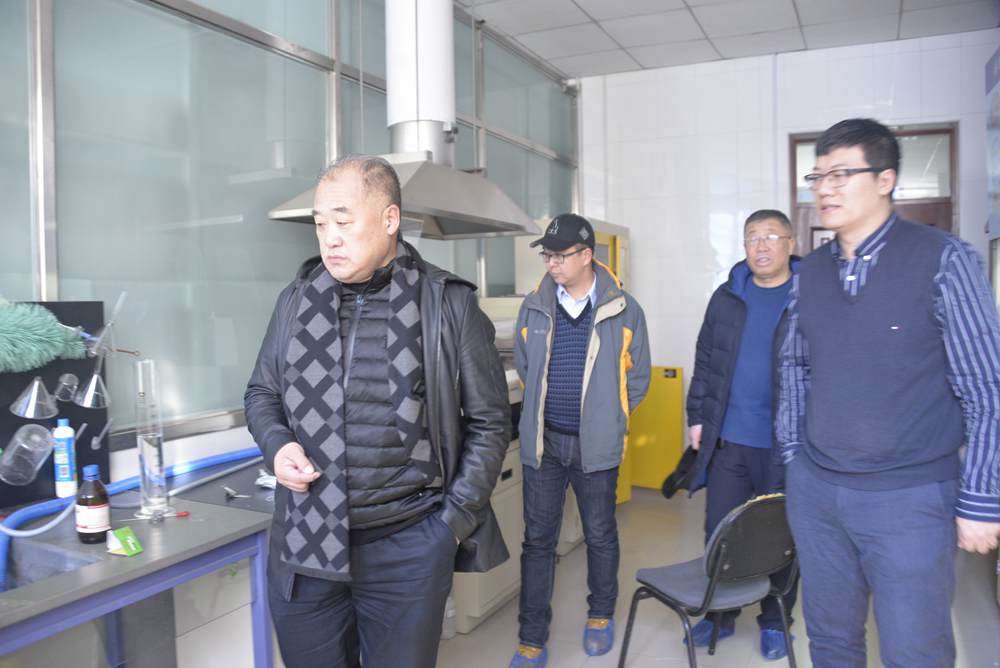 检查组一行在药物安全性评价中心检查指导