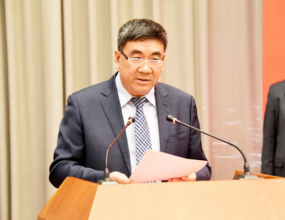 国网黑龙江省电力有限公司总经理、党委副书记朱薪志主持签约仪式