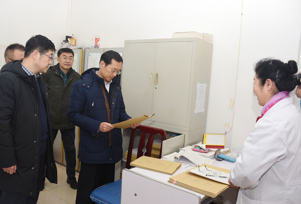 王福学到佳木斯学院附属医院进行调研