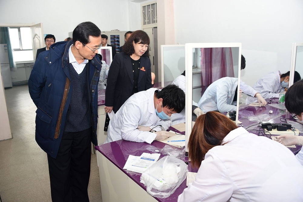 王福学调研教育教学工作