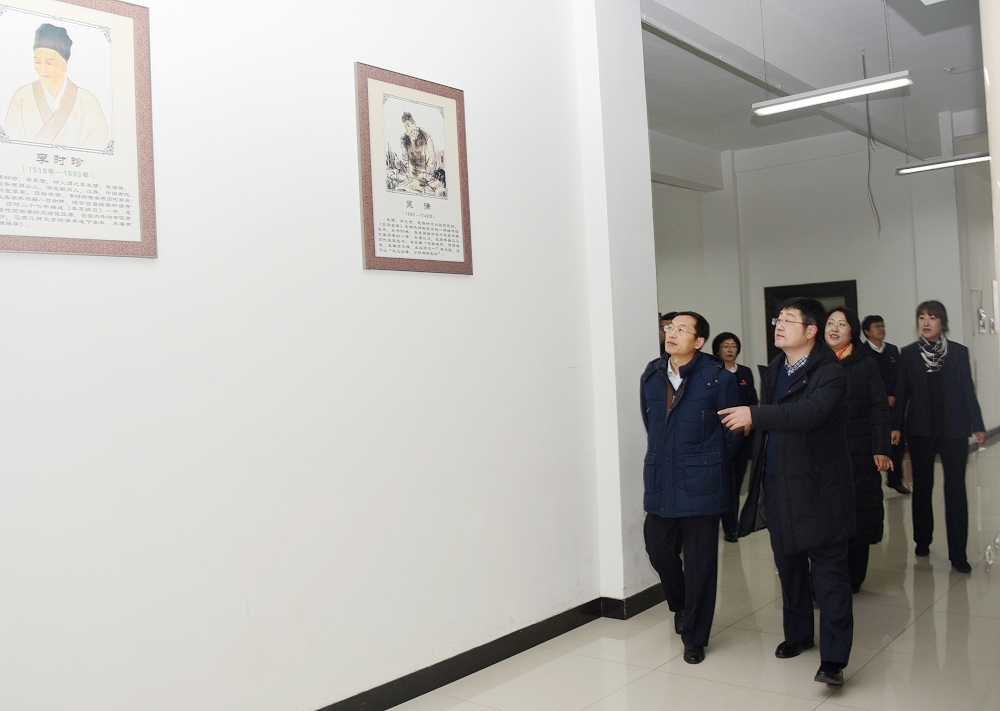 王福学调研校园文化建设工作