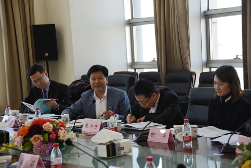 成员单位代表就有关工作进行讨论交流