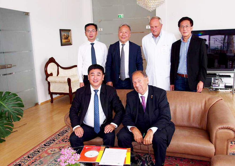 孙忠人校长与奥地利SANLAS HOLDING 集团董事长签署合作备忘录