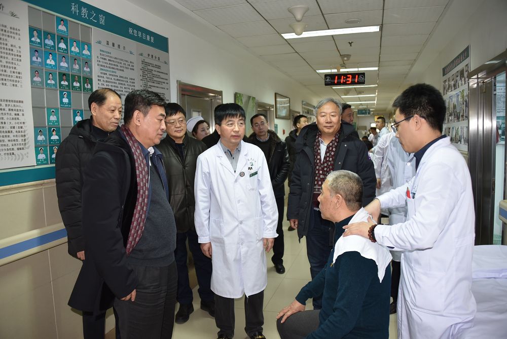 孙忠人在附属第二医院走访慰问