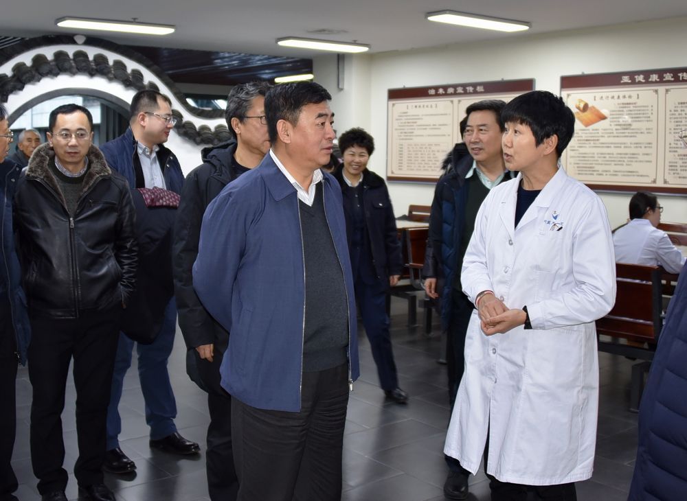 孙忠人在附属第一医院走访慰问
