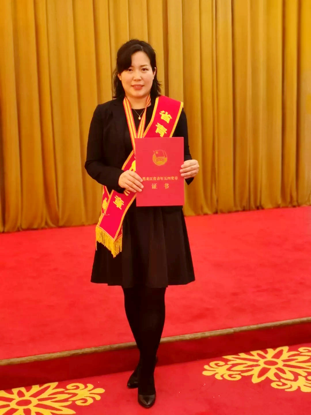 我校附属第一医院妇科二科主任医师匡洪影在颁奖现场