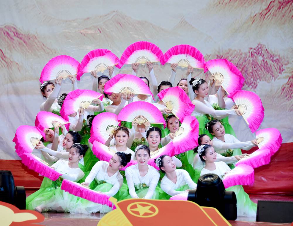 民间舞《花开百年》